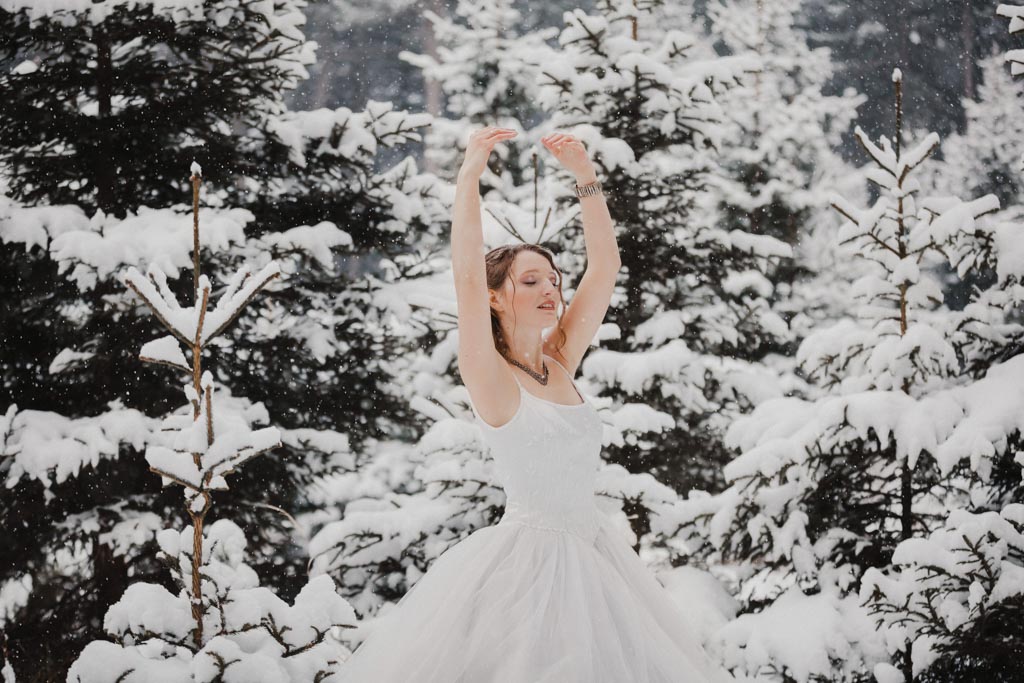 Trash the Dress Winter Schnee 004 - After Wedding Shooting im Winter