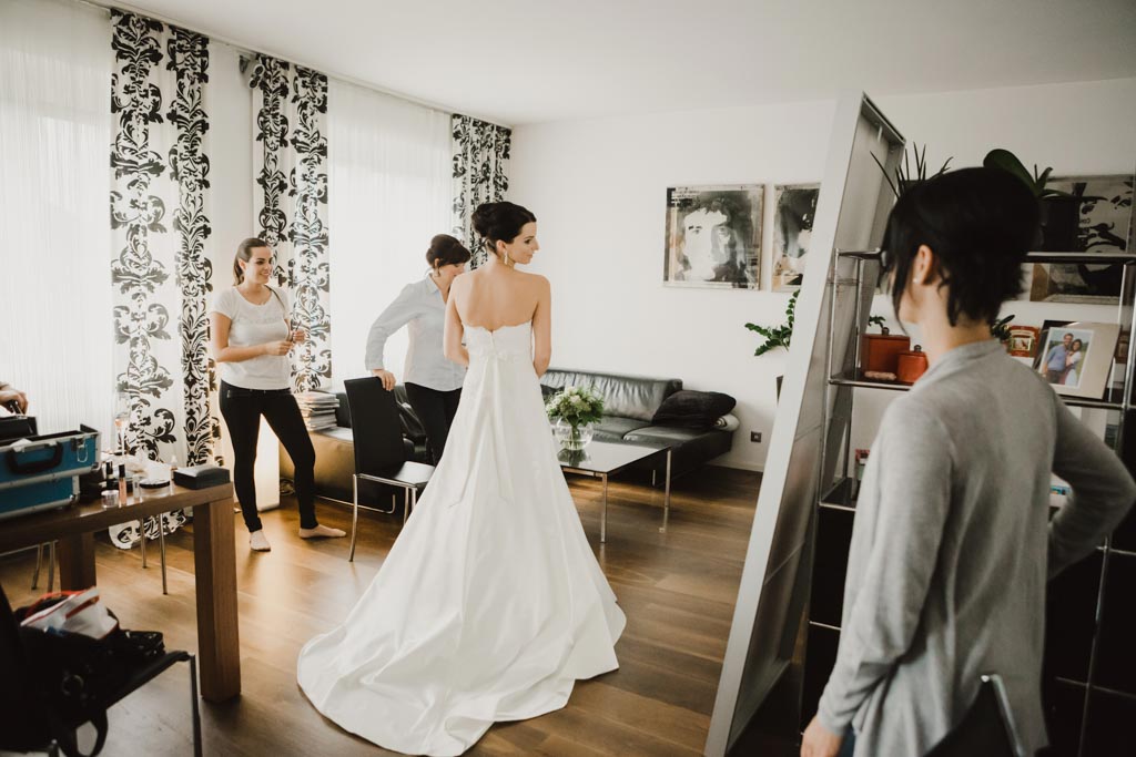 Hochzeit Kirche ankleide hochzeitsfoto vorbereitung braut - Hochzeit Kirche