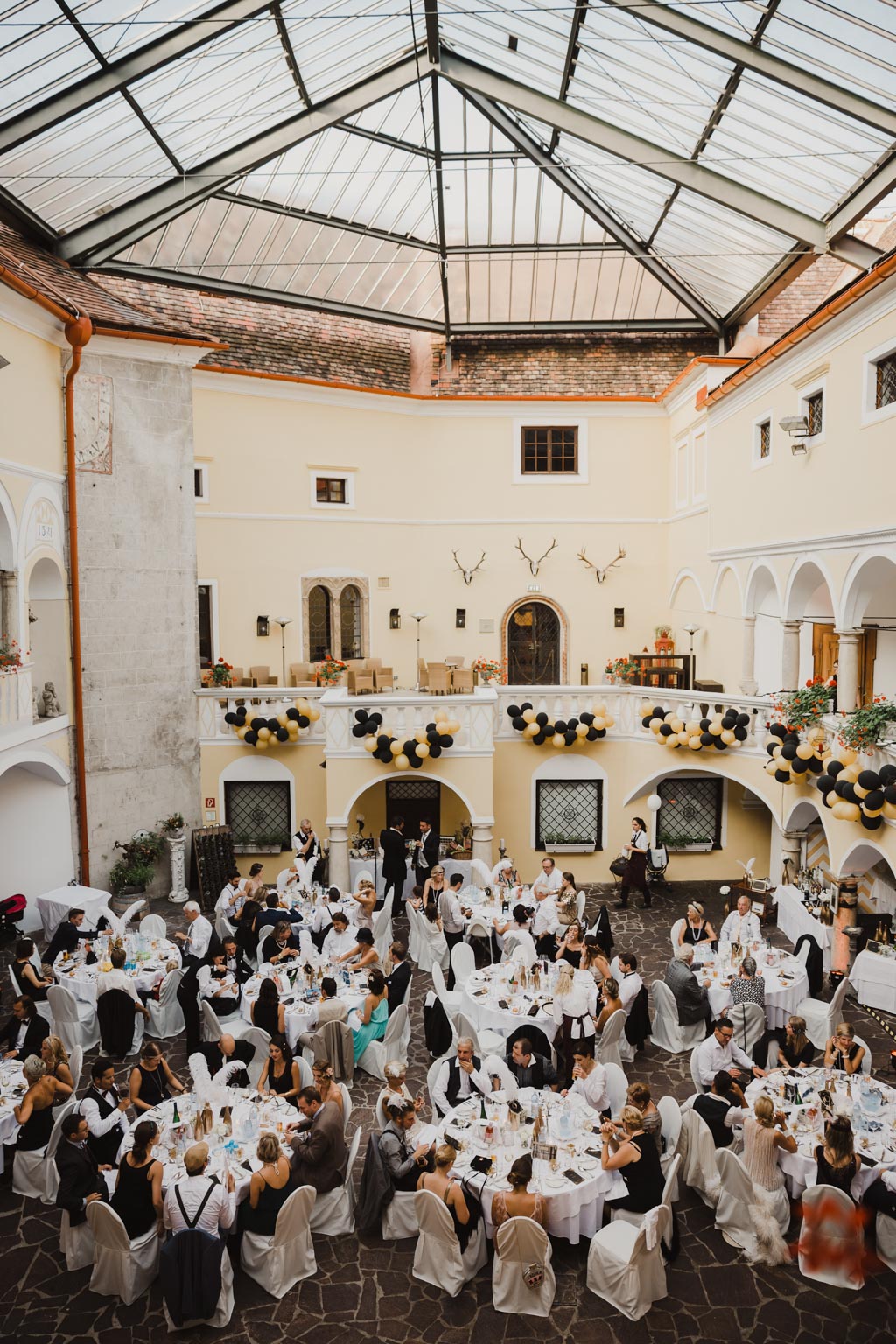 Vintage Hochzeit arkadenhof schloss weikersdorf vintage hochzeit - Vintage Hochzeit