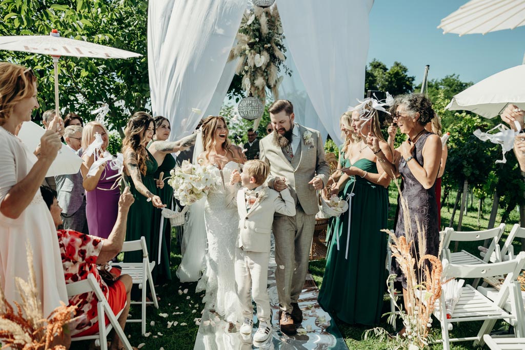 Hochzeit Weingut auszug brautpaar hochzeit weingut - Hochzeit Weingut