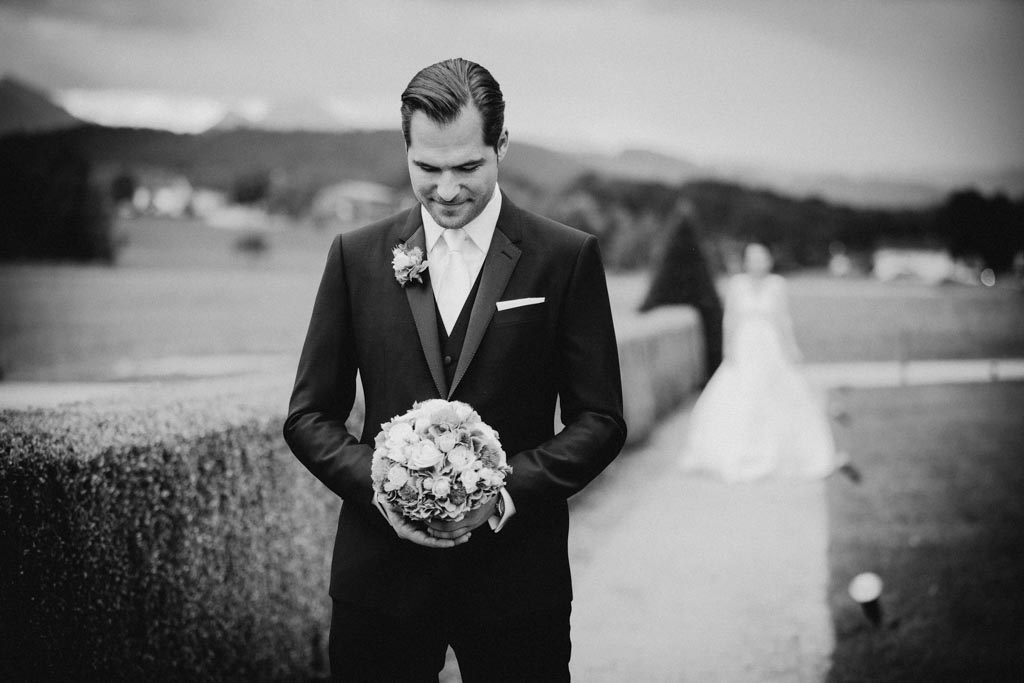 Hochzeit Kirche braeutigam first look hochzeit - Hochzeit Kirche