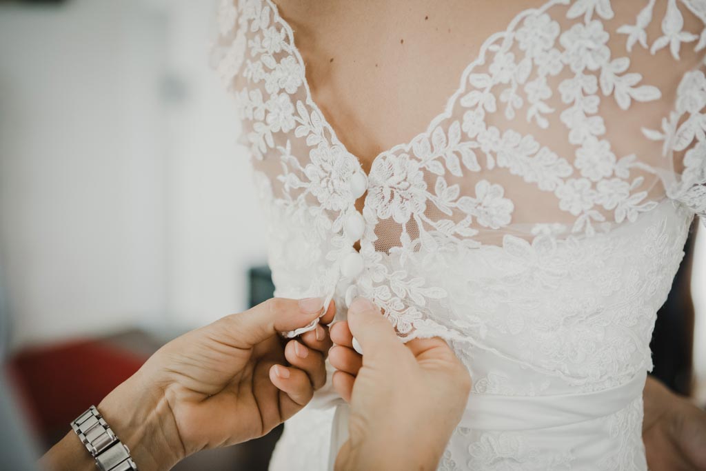Hochzeit Kirche braut ankleide hochzeitsfotograf noe - Hochzeit Kirche