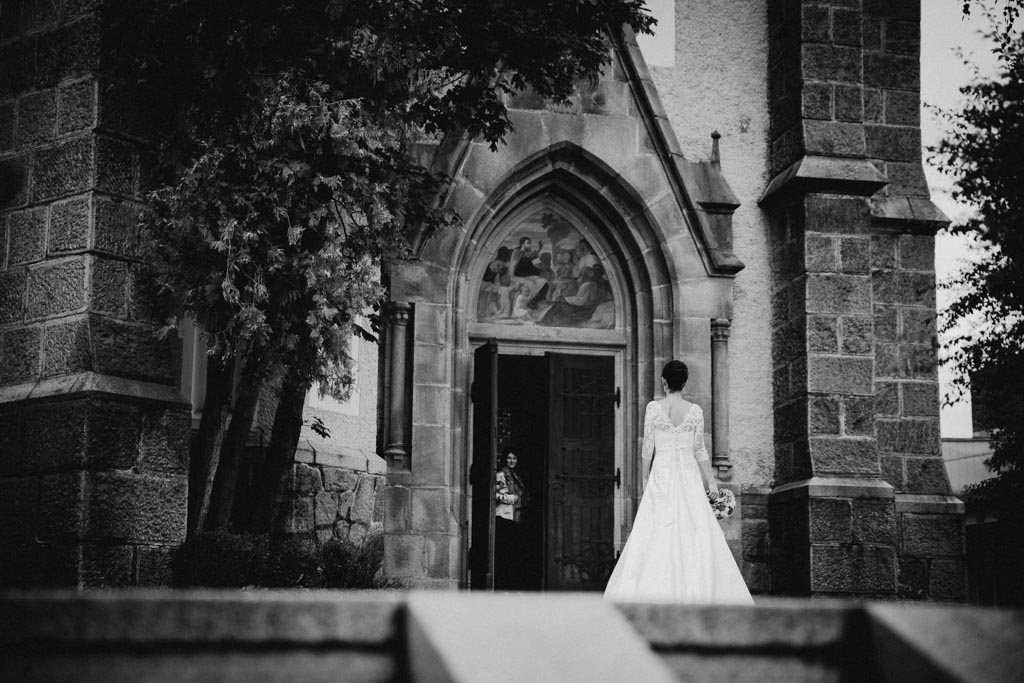 Hochzeit Kirche braut wartet hochzeit kirche - Hochzeit Kirche