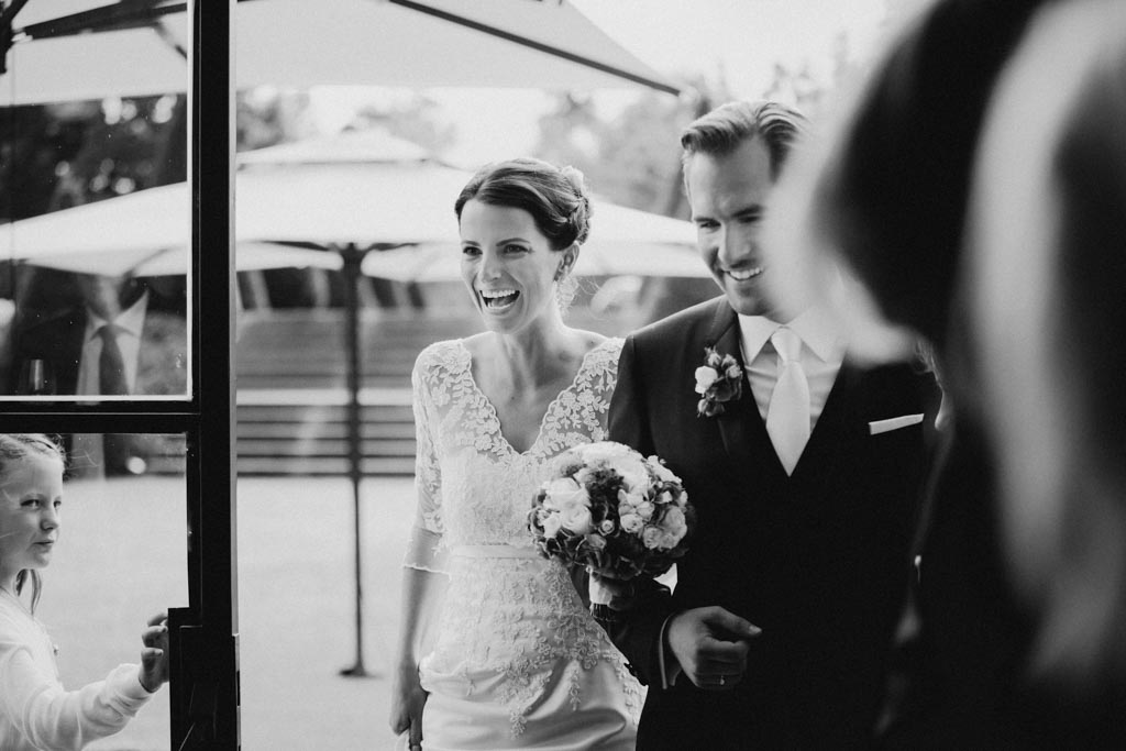 Hochzeit Kirche brautpaar ankunft schloss eggenberg 1 - Hochzeit Kirche