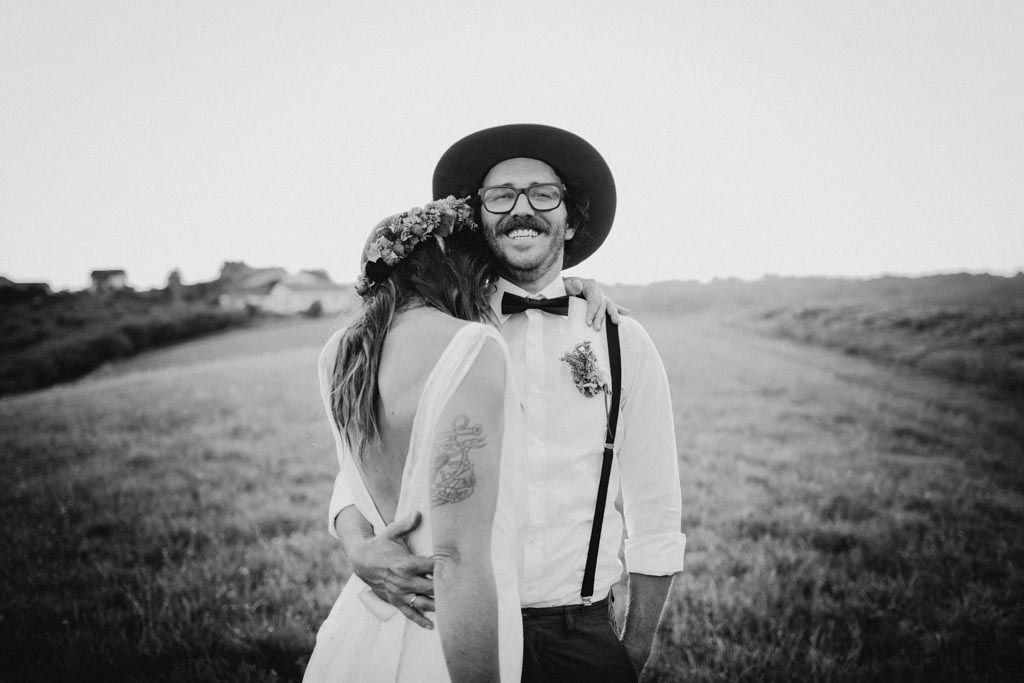 Boho Hochzeit brautpaar boho hochzeit lichtung sonnenuntergang - Boho Hochzeit