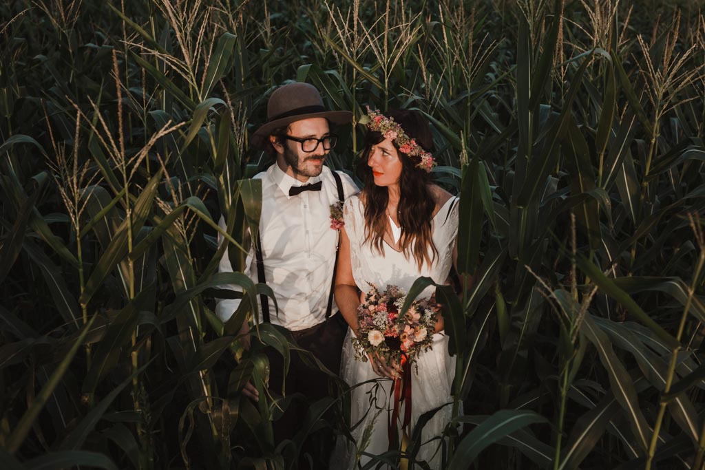 Boho Hochzeit brautpaar feld boho hochzeit - Boho Hochzeit
