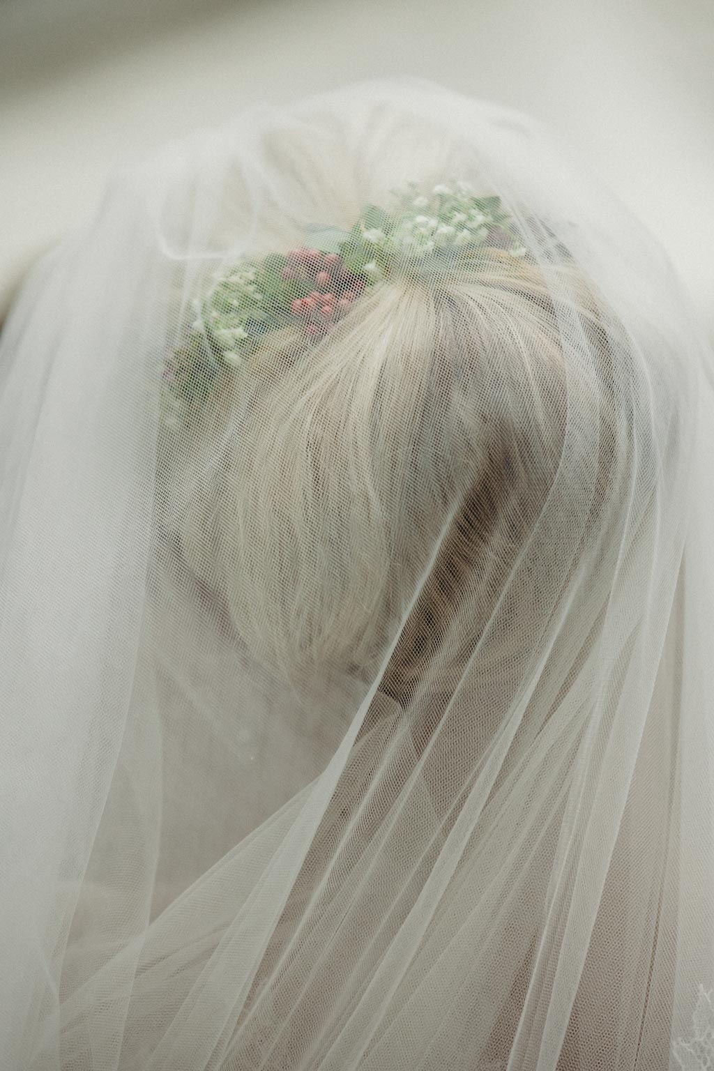 Schlosshochzeit brautschleier detail schloss ernegg - Schlosshochzeit