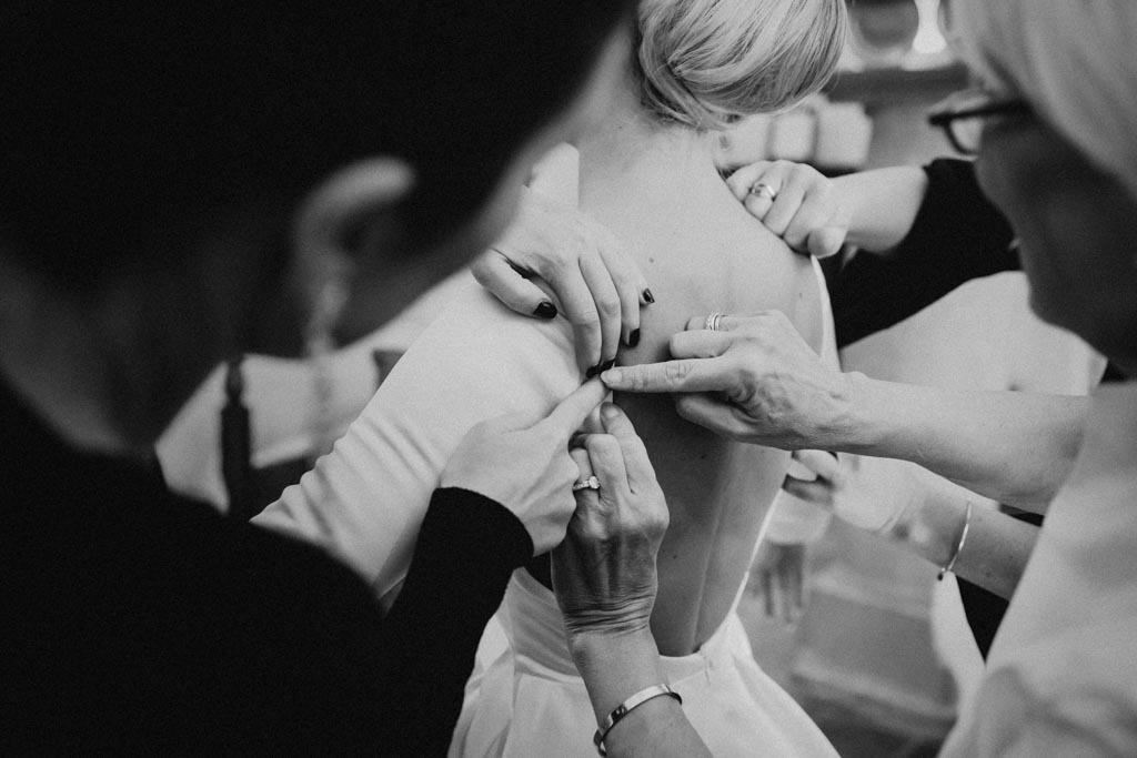 Schlosshochzeit brautvorbereitung hochzeitsfotos schloss - Schlosshochzeit