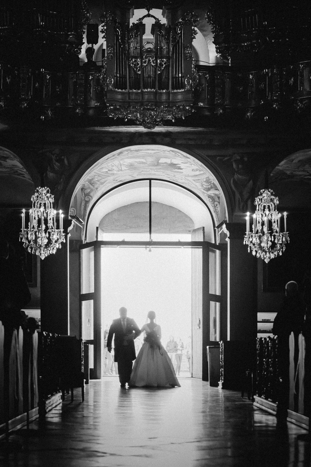 Schlosshochzeit einzug braut schlosshochzeit - Schlosshochzeit