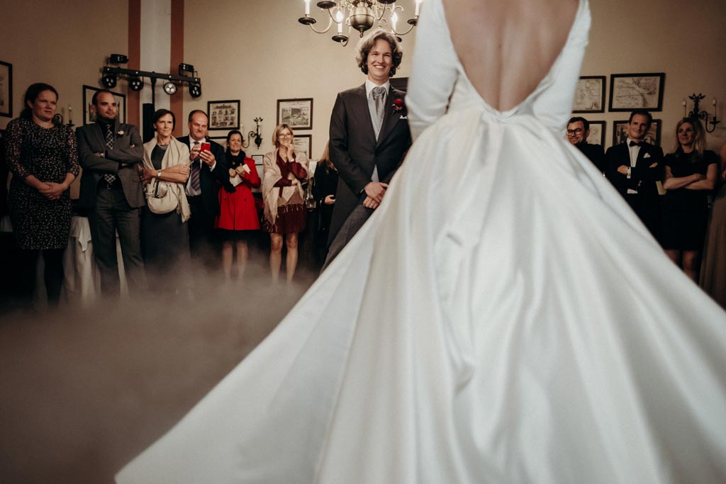 Schlosshochzeit eroeffnungstanz schloss ernegg 1 - Schlosshochzeit