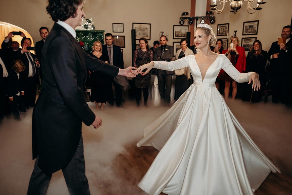 Schlosshochzeit eroeffnungstanz schloss ernegg - Schlosshochzeit