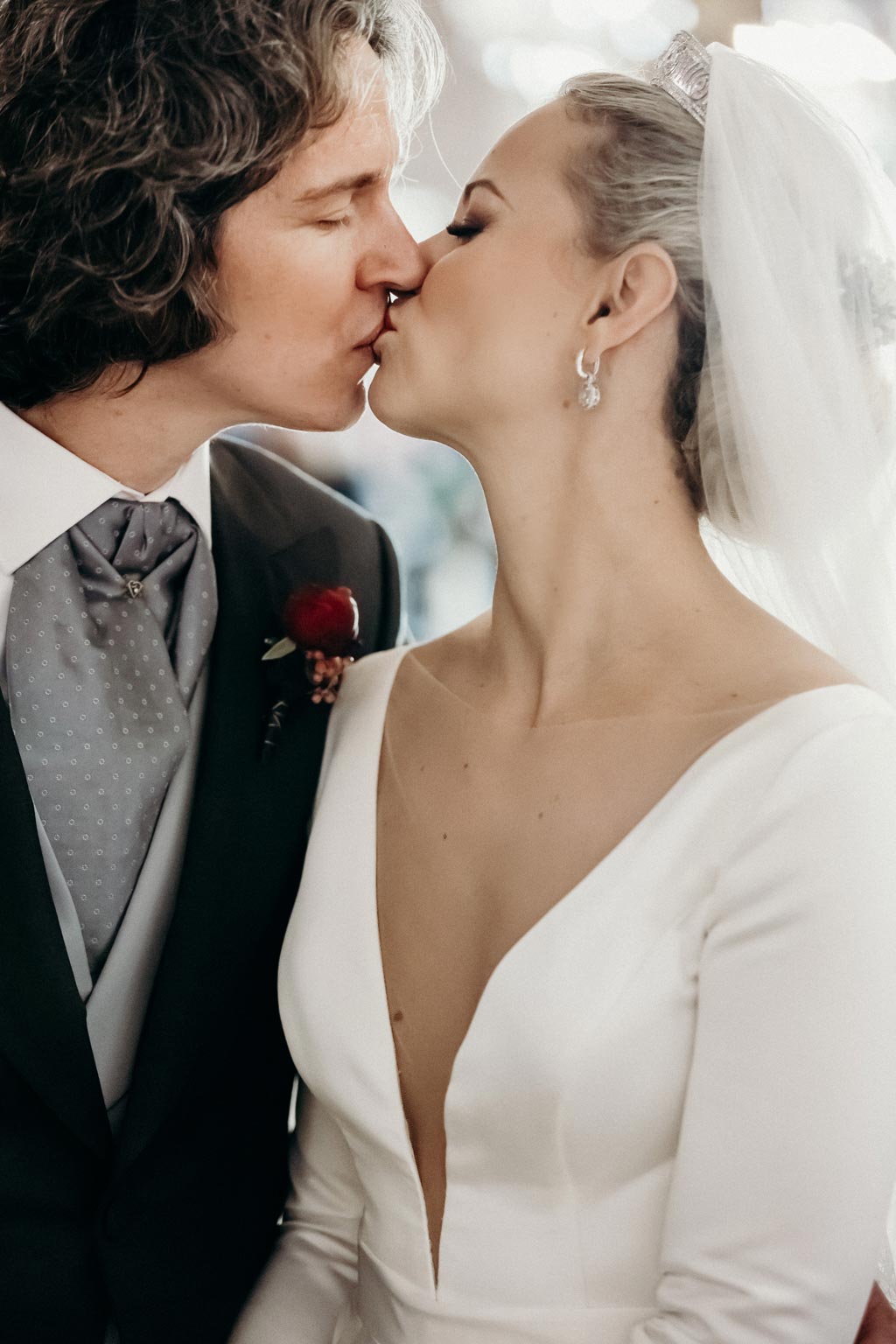 Schlosshochzeit erster hochzeitskuss hochzeitsfotos kirche - Schlosshochzeit