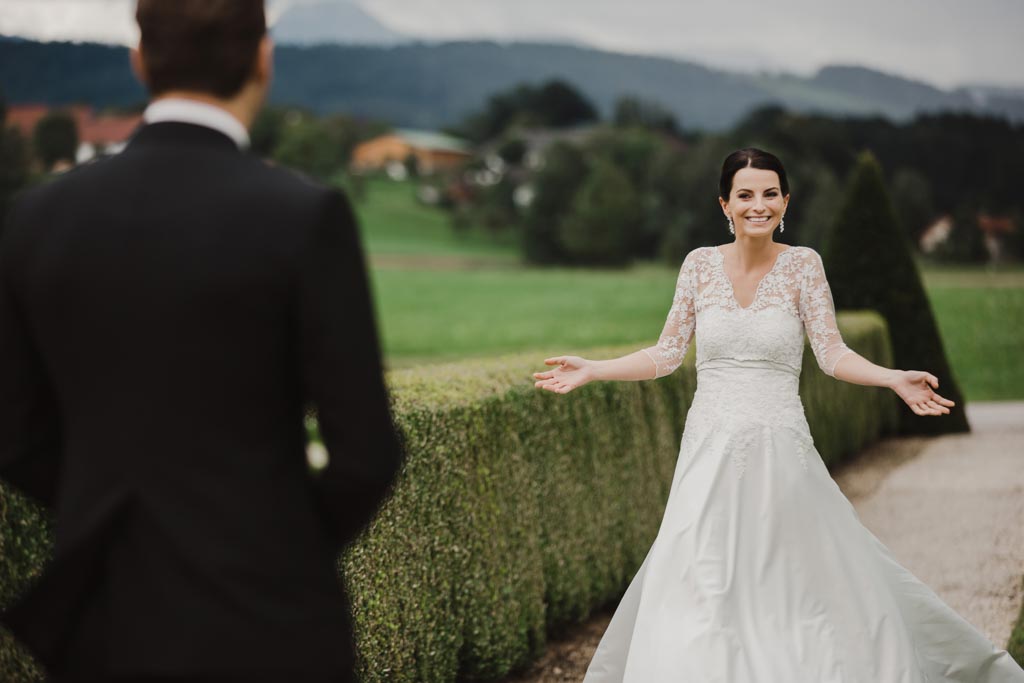 Hochzeit Kirche first look braut fotograf - Hochzeit Kirche