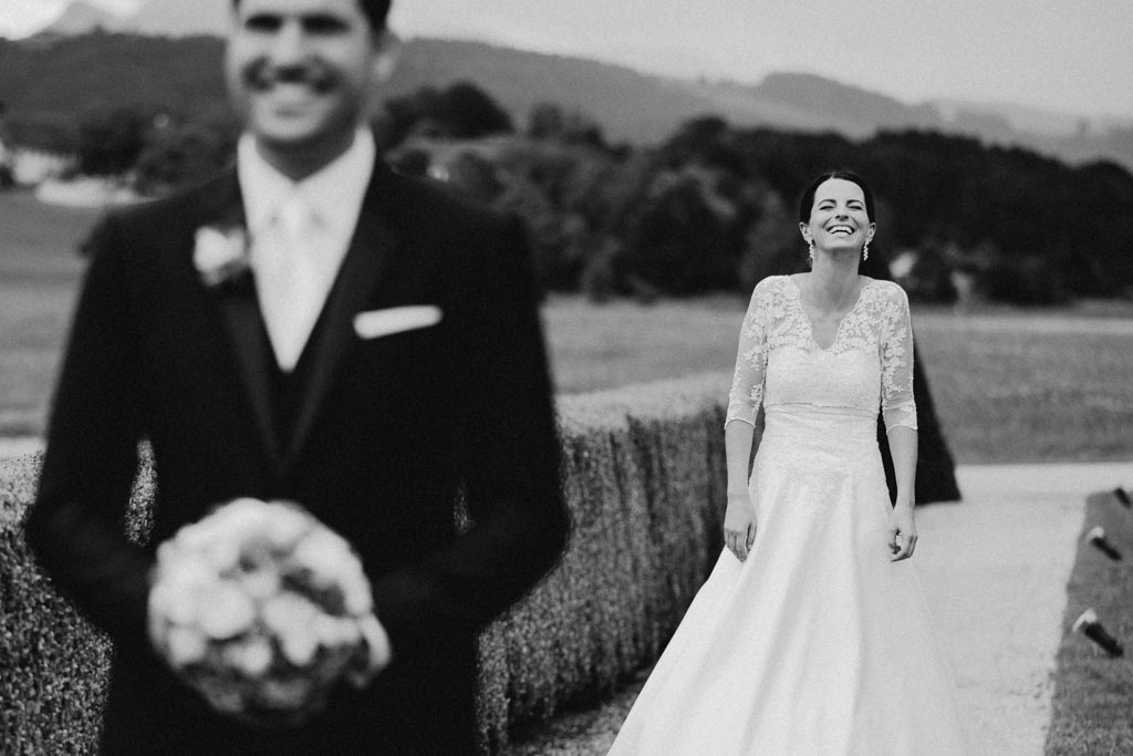 Hochzeit Kirche first look brautpaar hochzeitsfotograf - Hochzeit Kirche