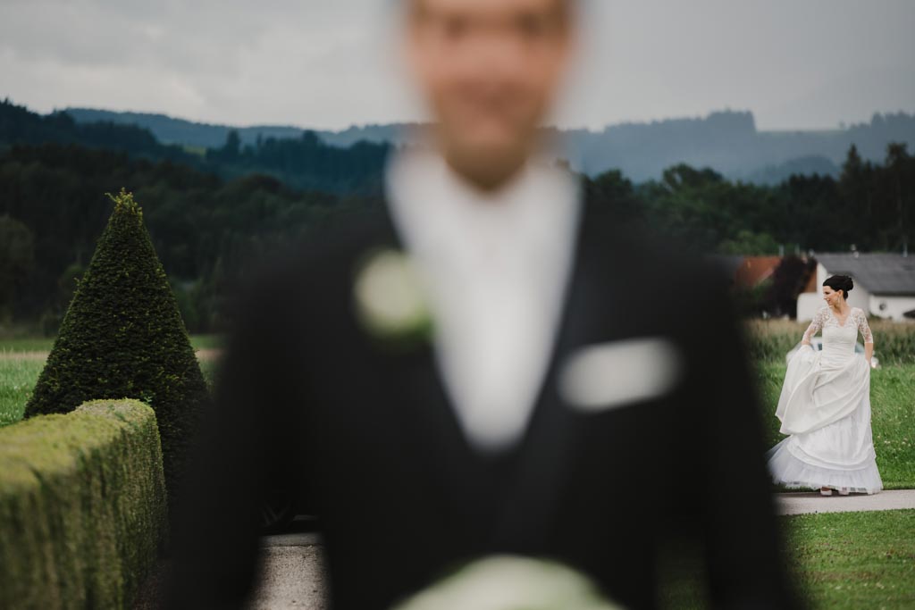 Hochzeit Kirche first look hochzeitsfoto - Hochzeit Kirche