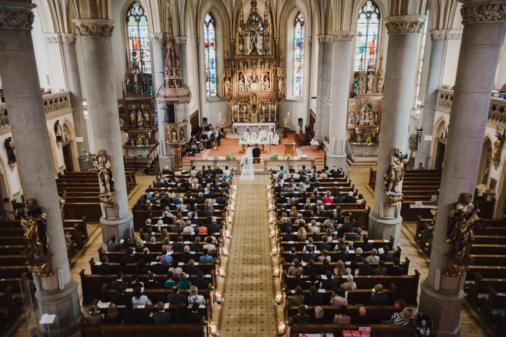 Hochzeit Kirche hochzeitsfoto kirche schwanenstadt ueberblick - Hochzeit Kirche