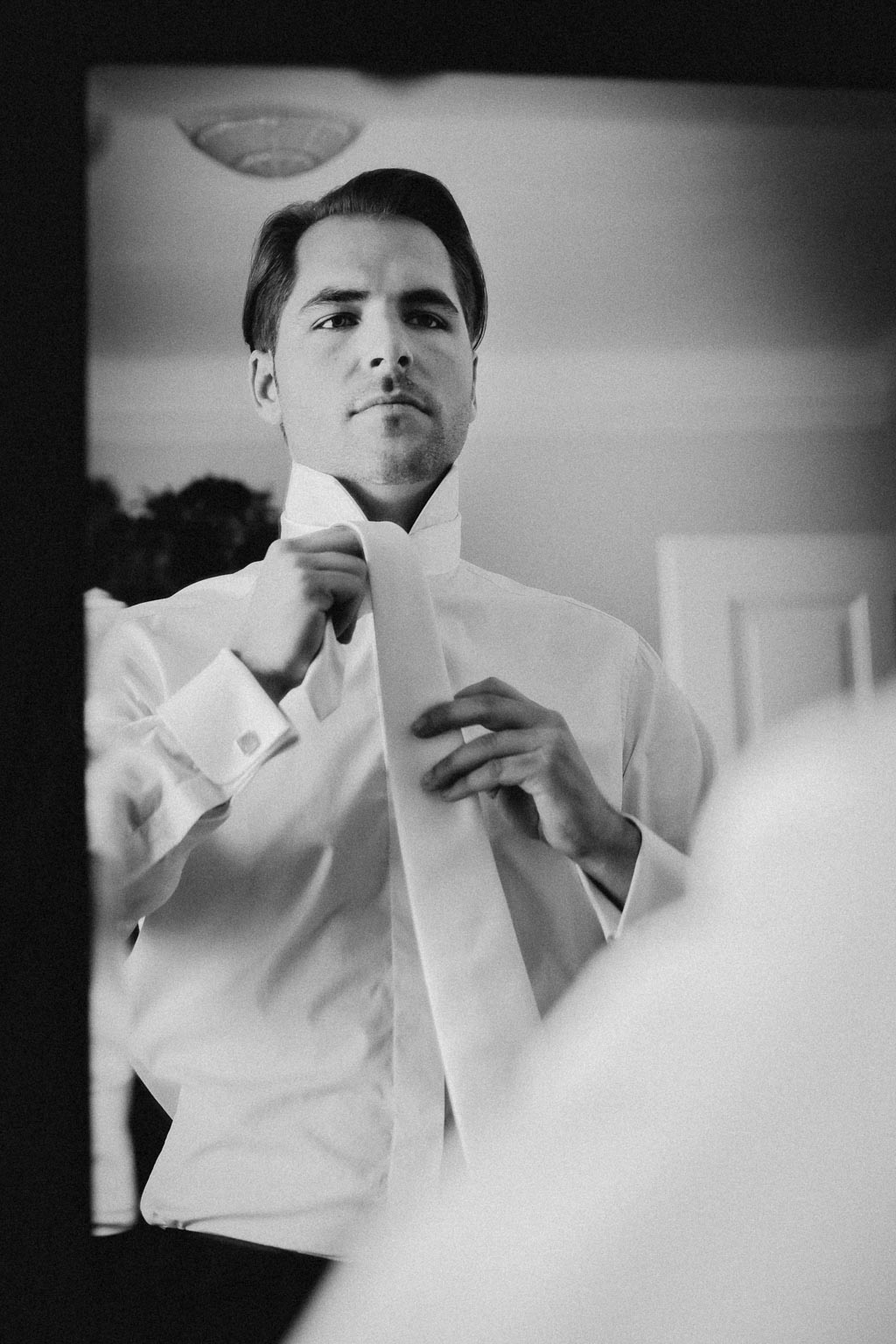 Hochzeit Kirche hochzeitsfotograf wien vorbereitung braeutigam - Hochzeit Kirche