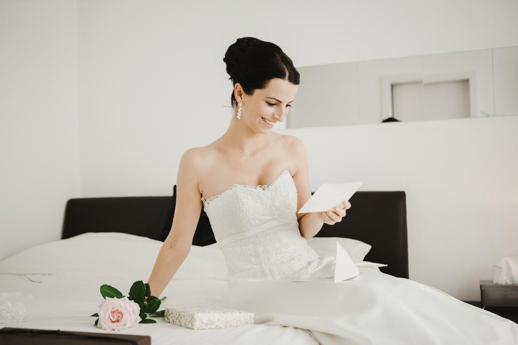 Hochzeit Kirche hochzeitsfotograf wiener neustadt braut ankleide - Hochzeit Kirche