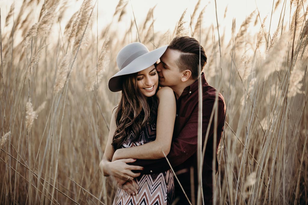 Paar Fotoshooting paarfotos fotoshooting im schilf - Paar Fotoshooting