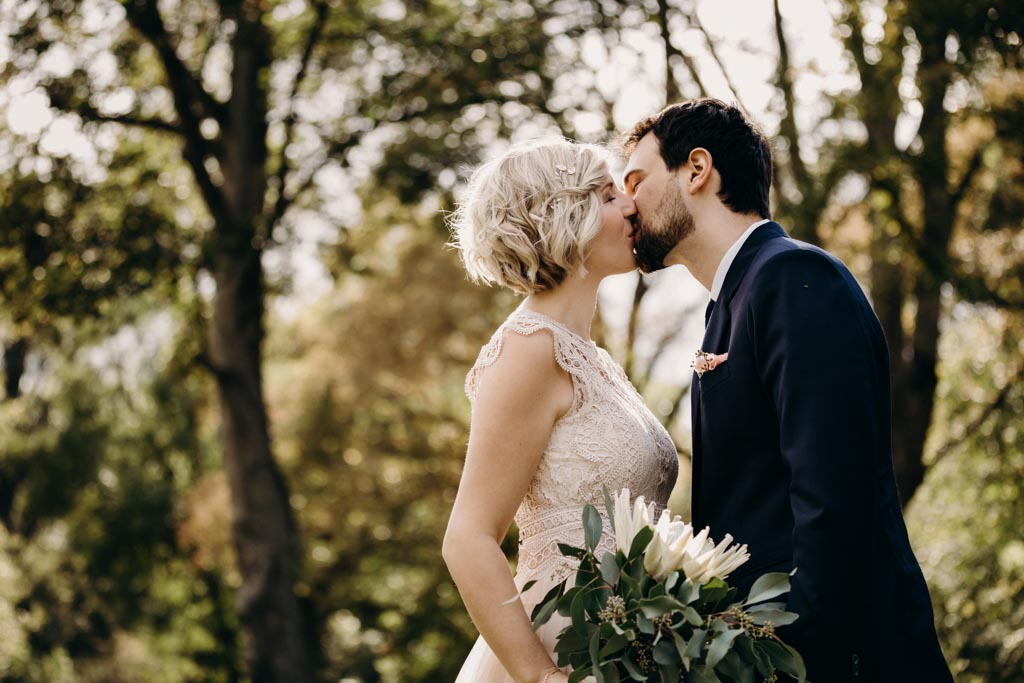 Elopement Hochzeit romantischer kuss elopement hochzeit - Elopement Hochzeit