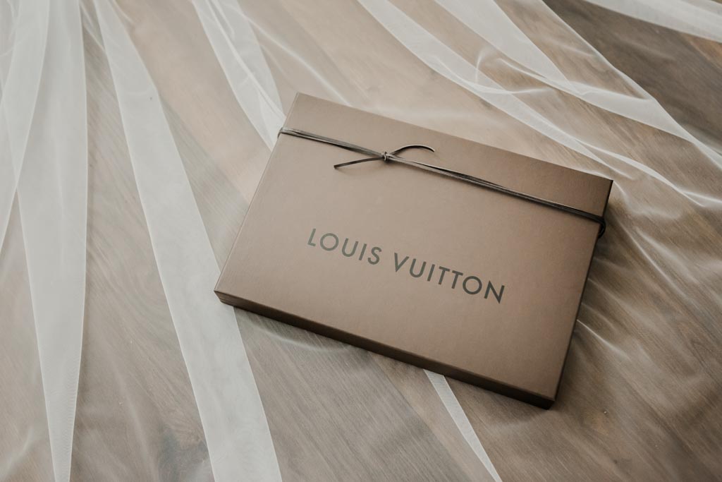 Hochzeit Kirche vorbereitung detail hochzeitsfotograf - Hochzeit Kirche